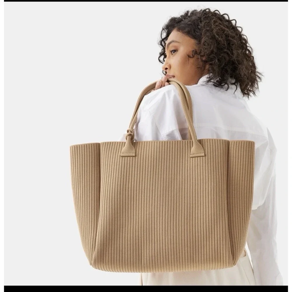 VIVAIA Maia The Essential Tote Bag Rib Knit W/ Pouch Khaki Brown Recycled 10L